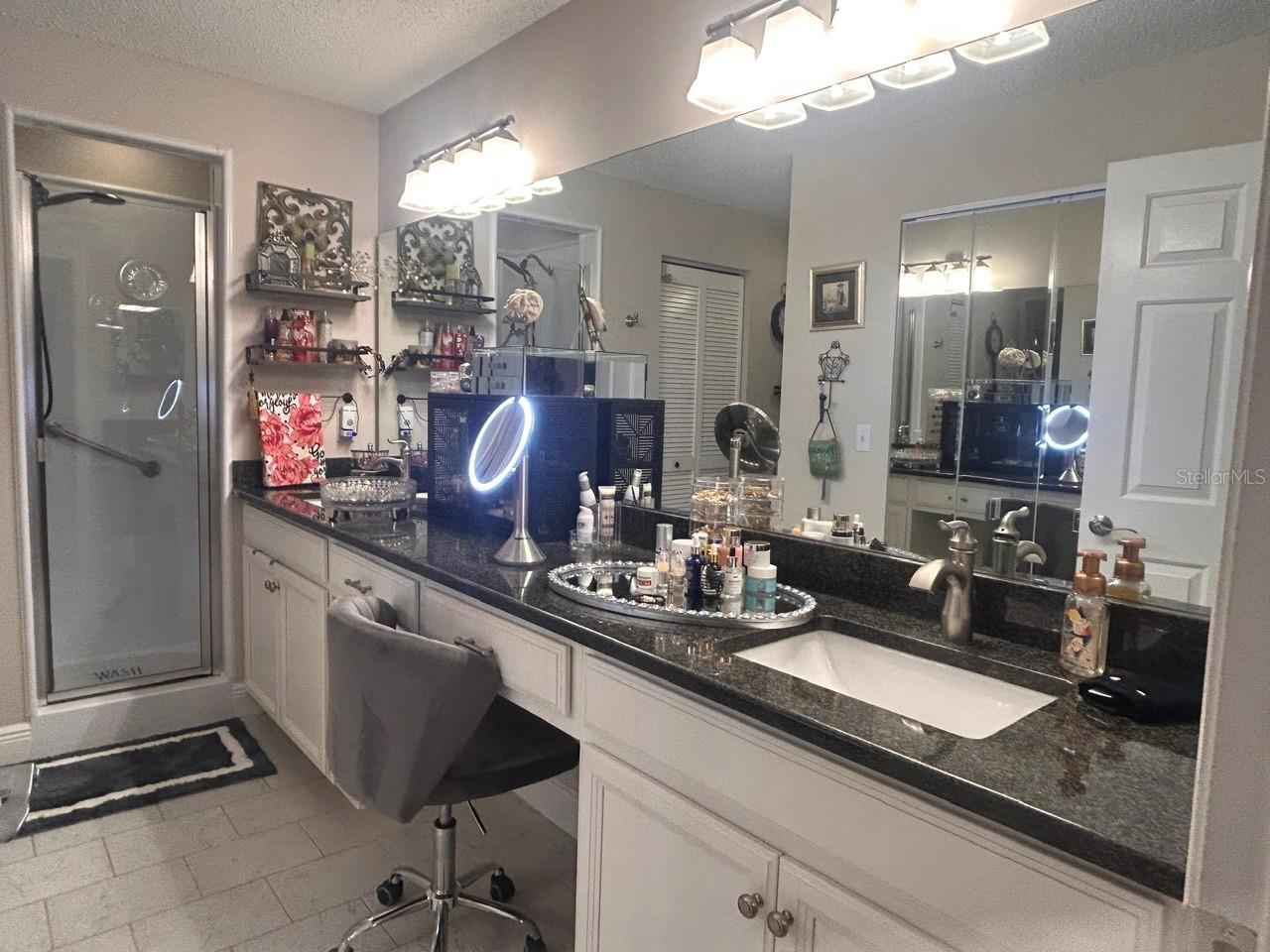 ON TOP OF THE WORLD - Residential