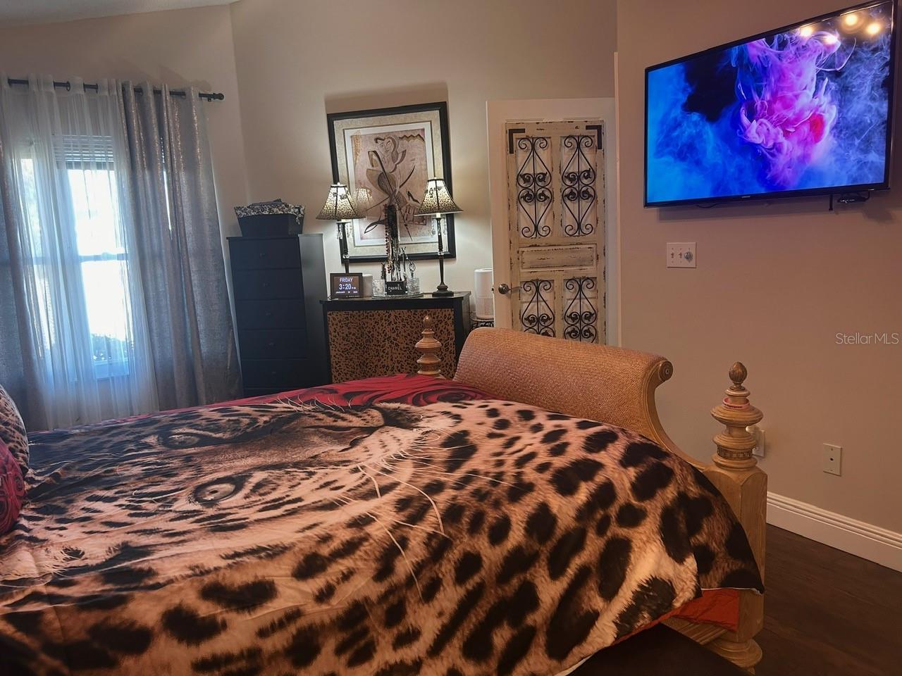 ON TOP OF THE WORLD - Residential