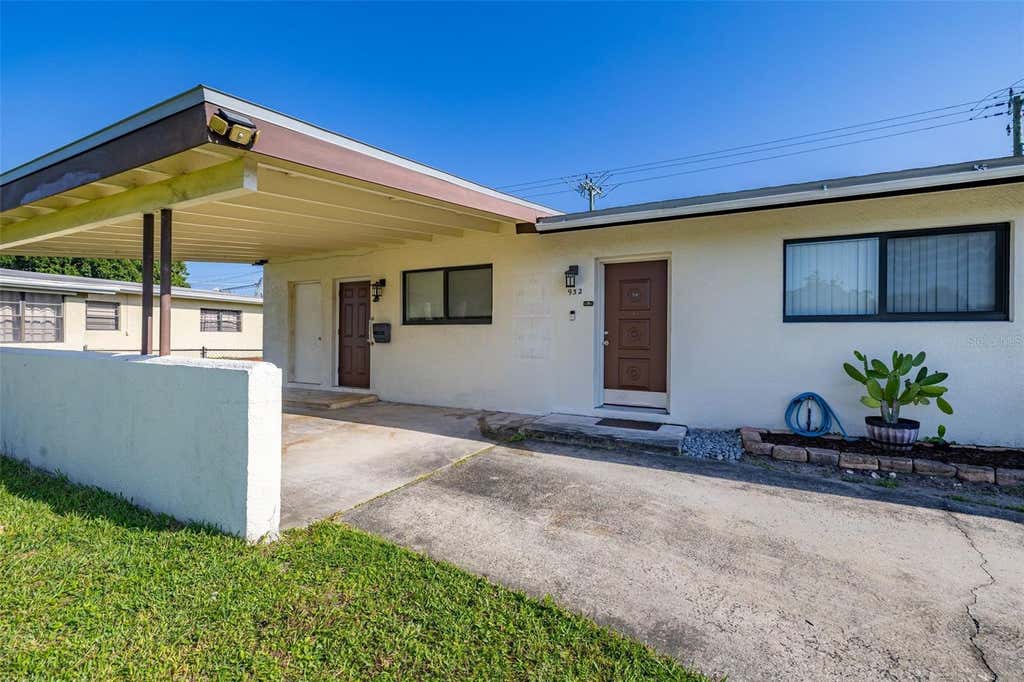 Photo of 932 Glenmore Circle, Melbourne, FL 32901 (MLS # S5152767)