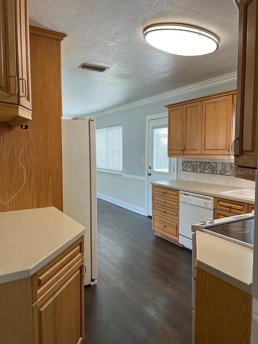 MEADOW LAWN 9TH ADD - Residential Lease