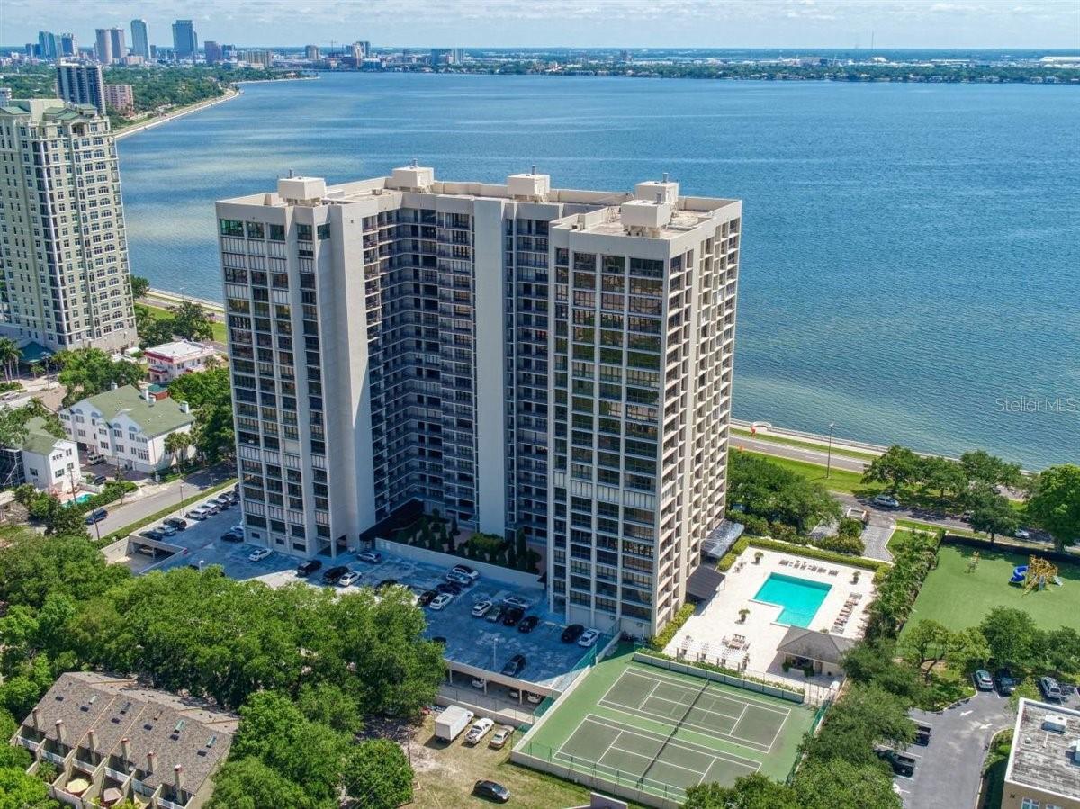 MONTE CARLO TOWERS A CONDOMINI - Residential Lease
