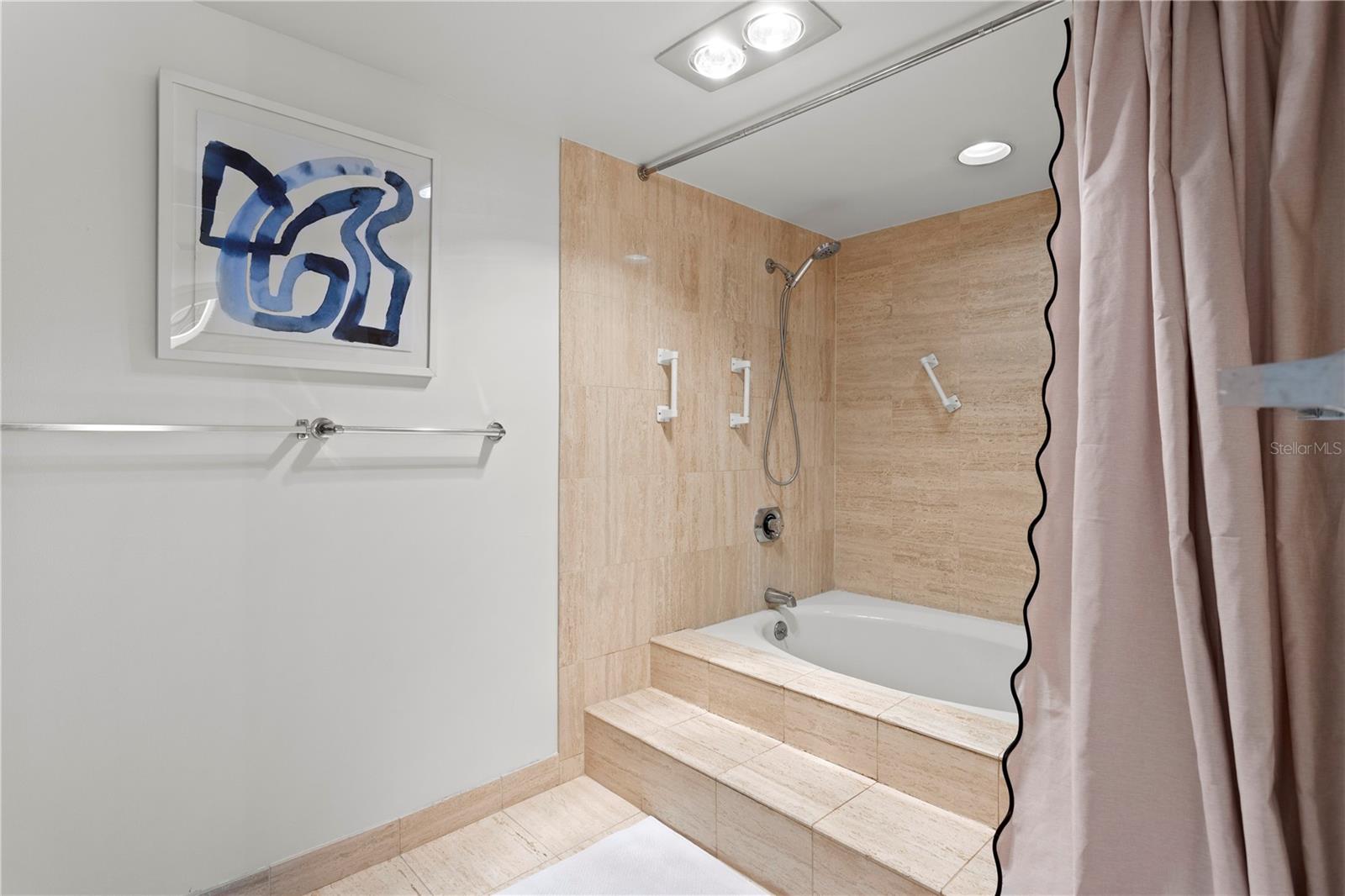 MONTE CARLO TOWERS A CONDOMINI - Residential Lease