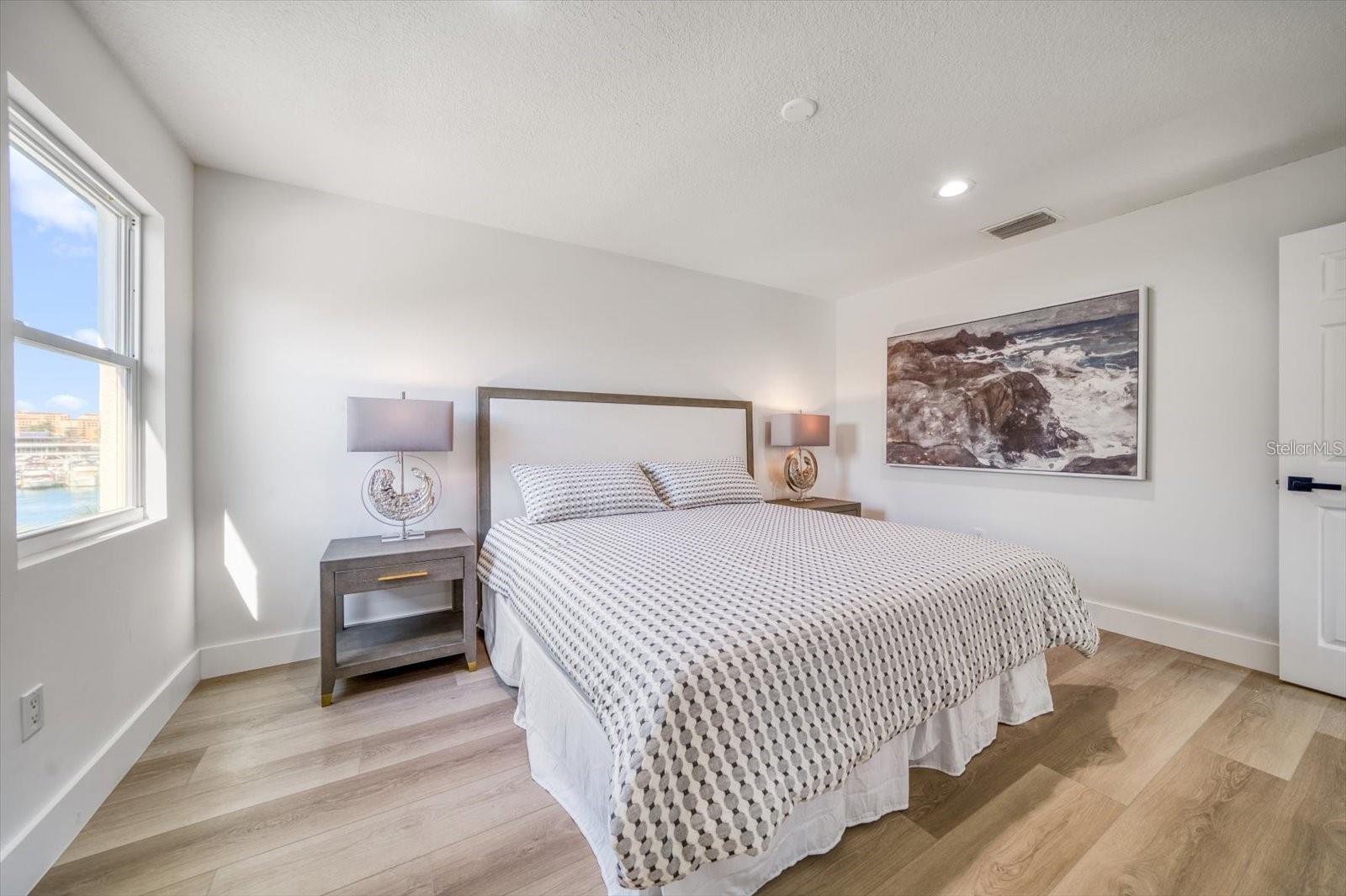 BAYSIDE SUB - Residential Lease