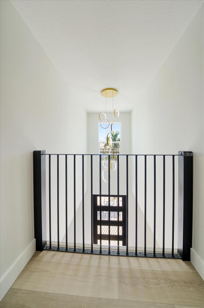 BAYSIDE SUB - Residential Lease