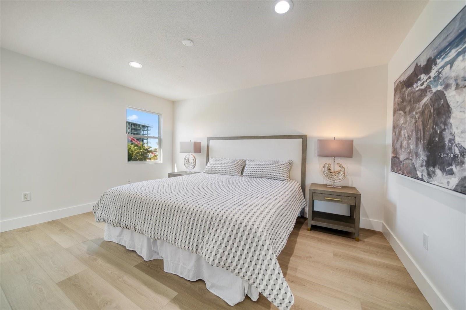 BAYSIDE SUB - Residential Lease