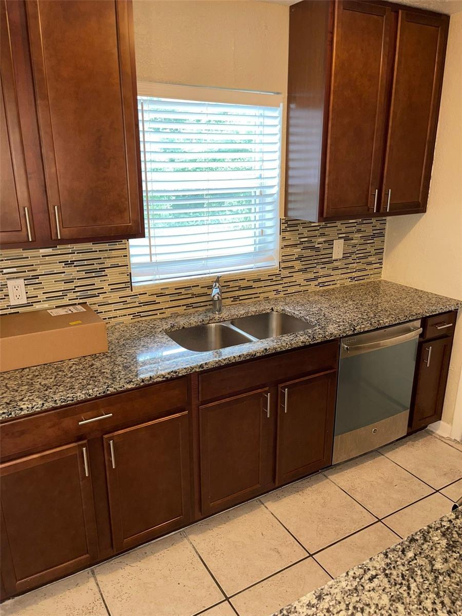 DELTONA LAKES UNIT 01 - Residential Lease