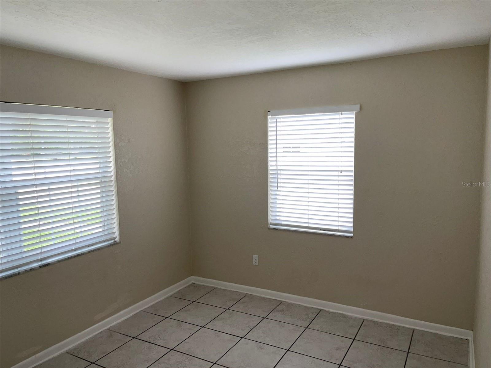 DELTONA LAKES UNIT 01 - Residential Lease