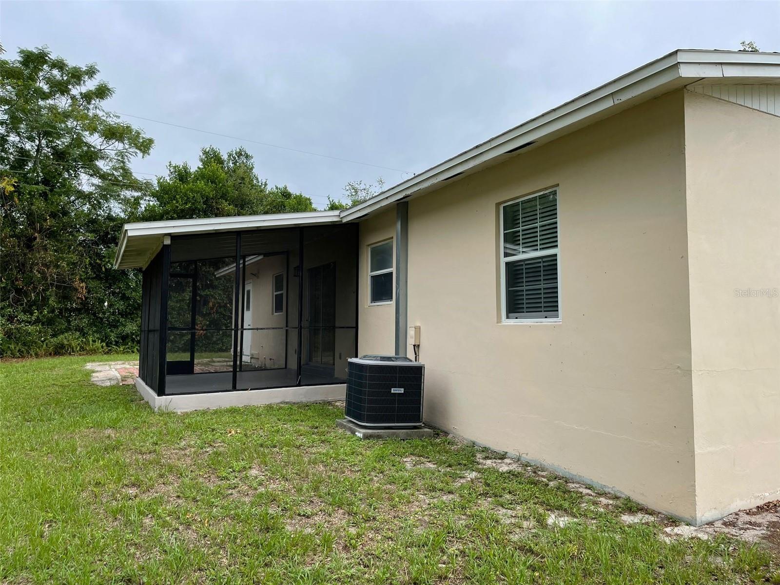 DELTONA LAKES UNIT 01 - Residential Lease