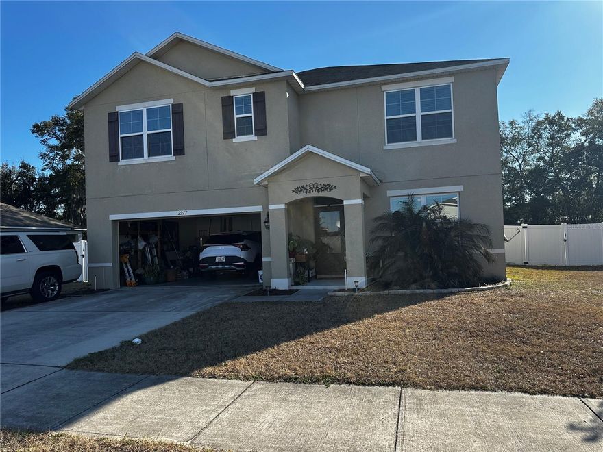This modern 5-bedroom, 3-bathroom two-story home in Oak Hill Plantation offers over 2,600 sq ft of bright, open living space. Built in 2018, the residence features a spacious kitchen with a central island, a large primary suite and a low monthly HOA of only $43. This well-maintained property is a fantastic opportunity to add your personal touch to the interior finishes and customize the space to your exact taste.