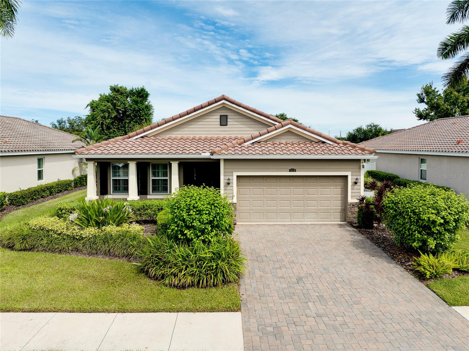 ASHTON POINTE - Residential