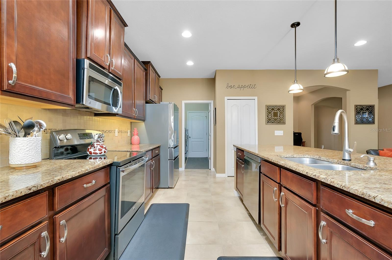 ASHTON POINTE - Residential