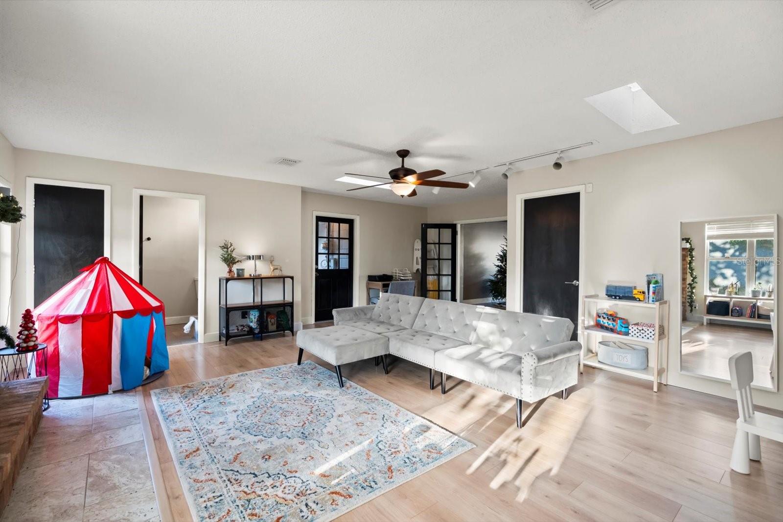 KINGSWOOD MANOR SIXTH ADD - Residential