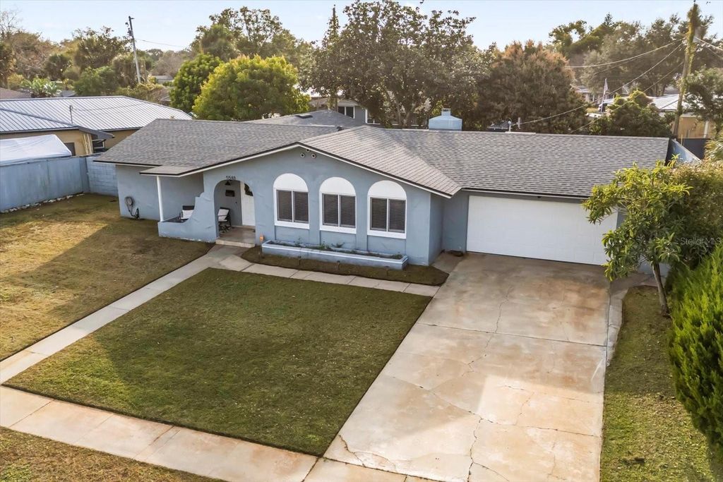 Photo of 5548 Kingswood Drive, Orlando, FL 32810 (MLS # O6371870)