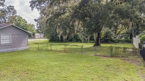 A home in PLANT CITY