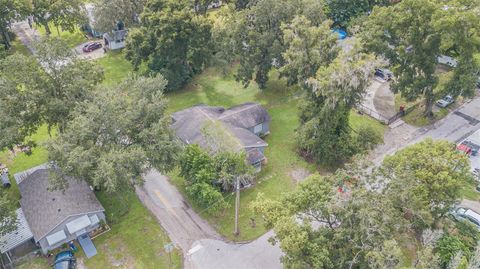 A home in PLANT CITY