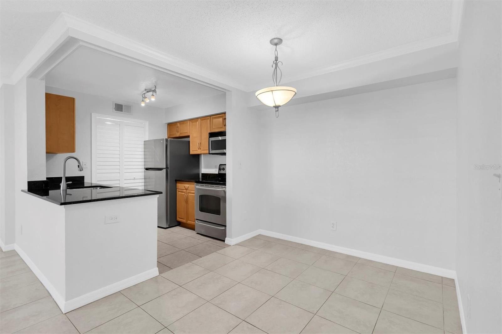 BENTLEY AT COBBS LANDING CONDO THE - Residential