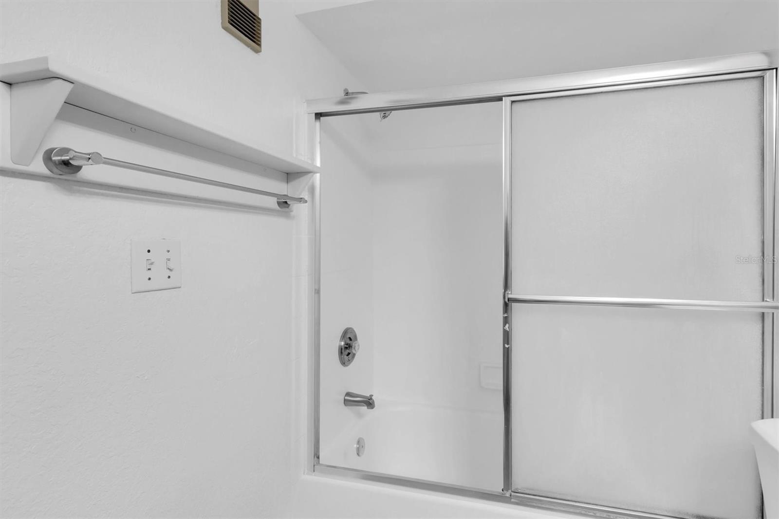 BENTLEY AT COBBS LANDING CONDO THE - Residential