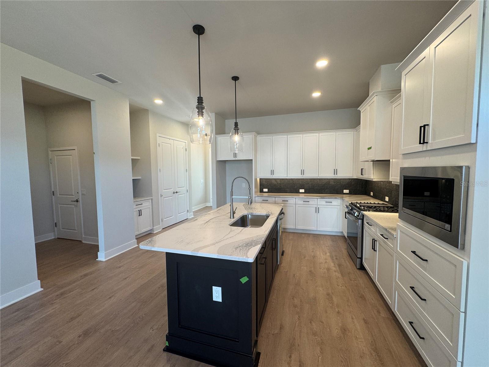 LAUREATE VILLAGE - Residential