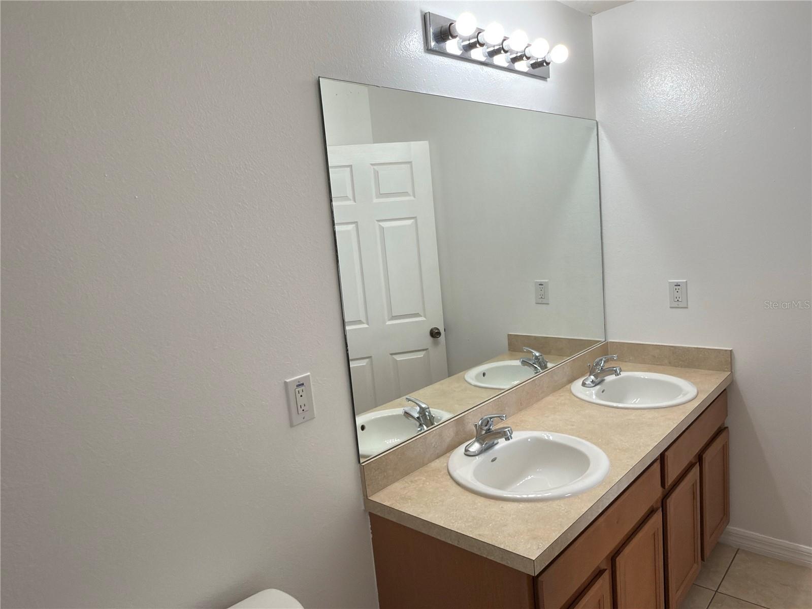 HAMMOCKS - Residential Lease