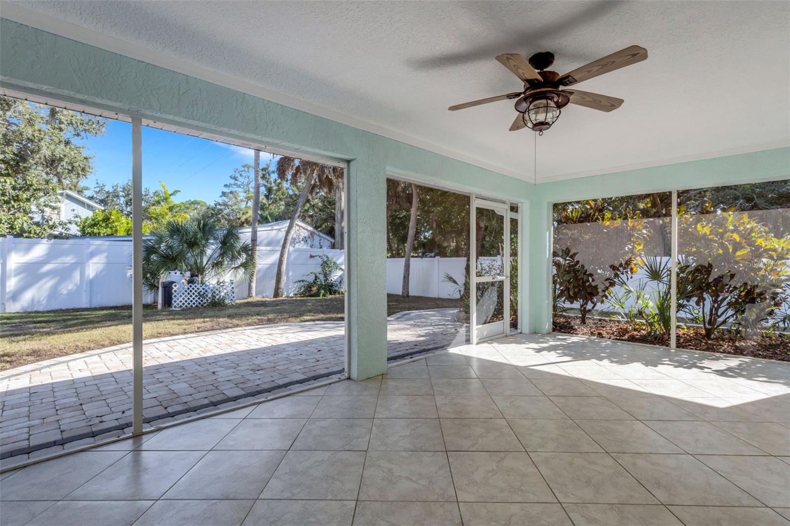 FLORA-VILLA - Residential