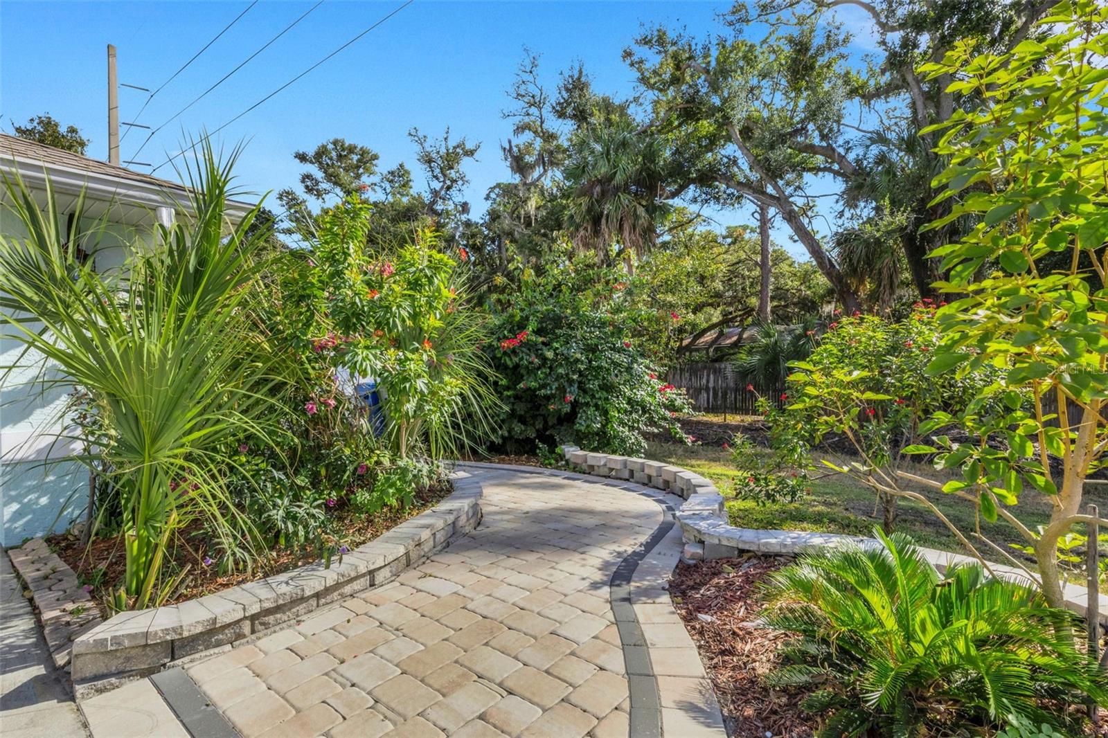 FLORA-VILLA - Residential