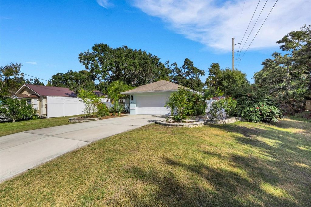 Photo of 4557 Worcester Road, Sarasota, FL 34231 (MLS # A4675974)