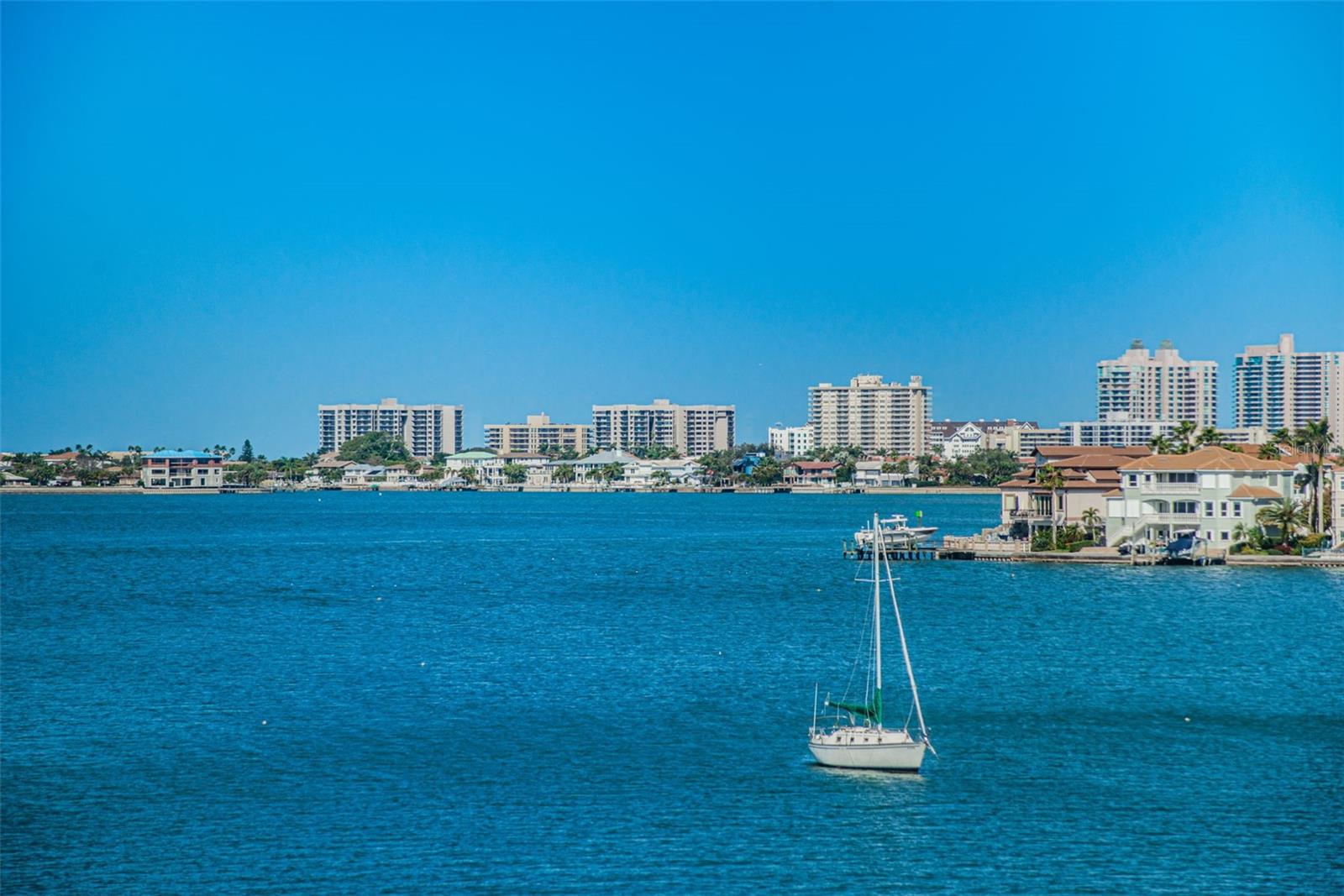 HARBOUR CLUB CONDO 3 - Residential