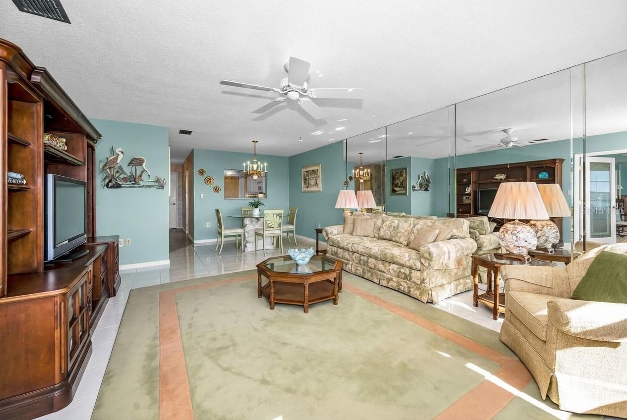 HARBOUR CLUB CONDO 3 - Residential