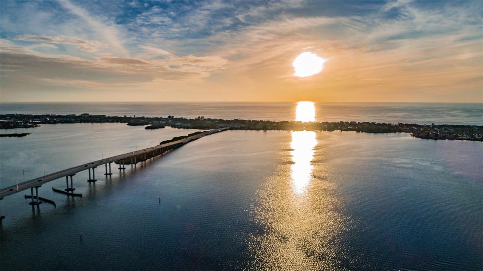 HARBOUR CLUB CONDO 3 - Residential