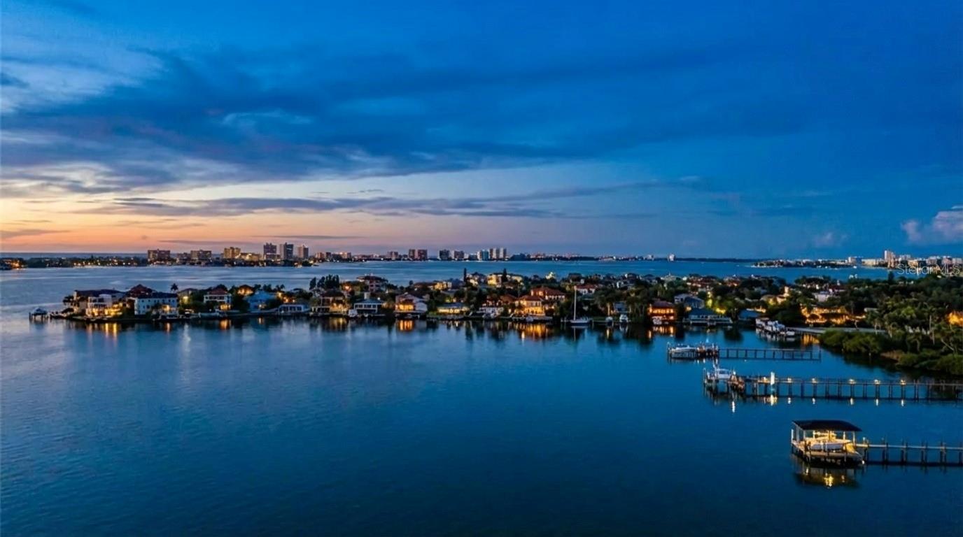 HARBOUR CLUB CONDO 3 - Residential