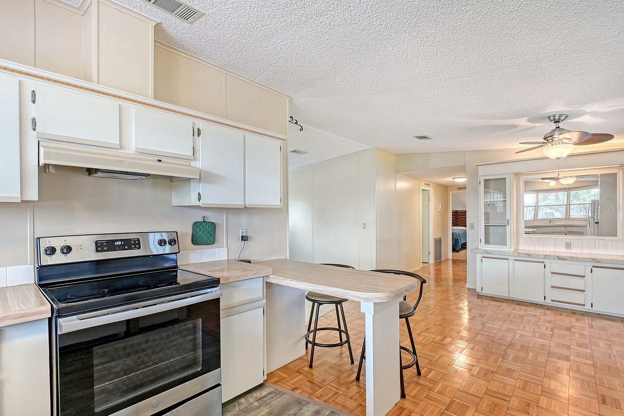 738 RIVERVIEW CIRCLE