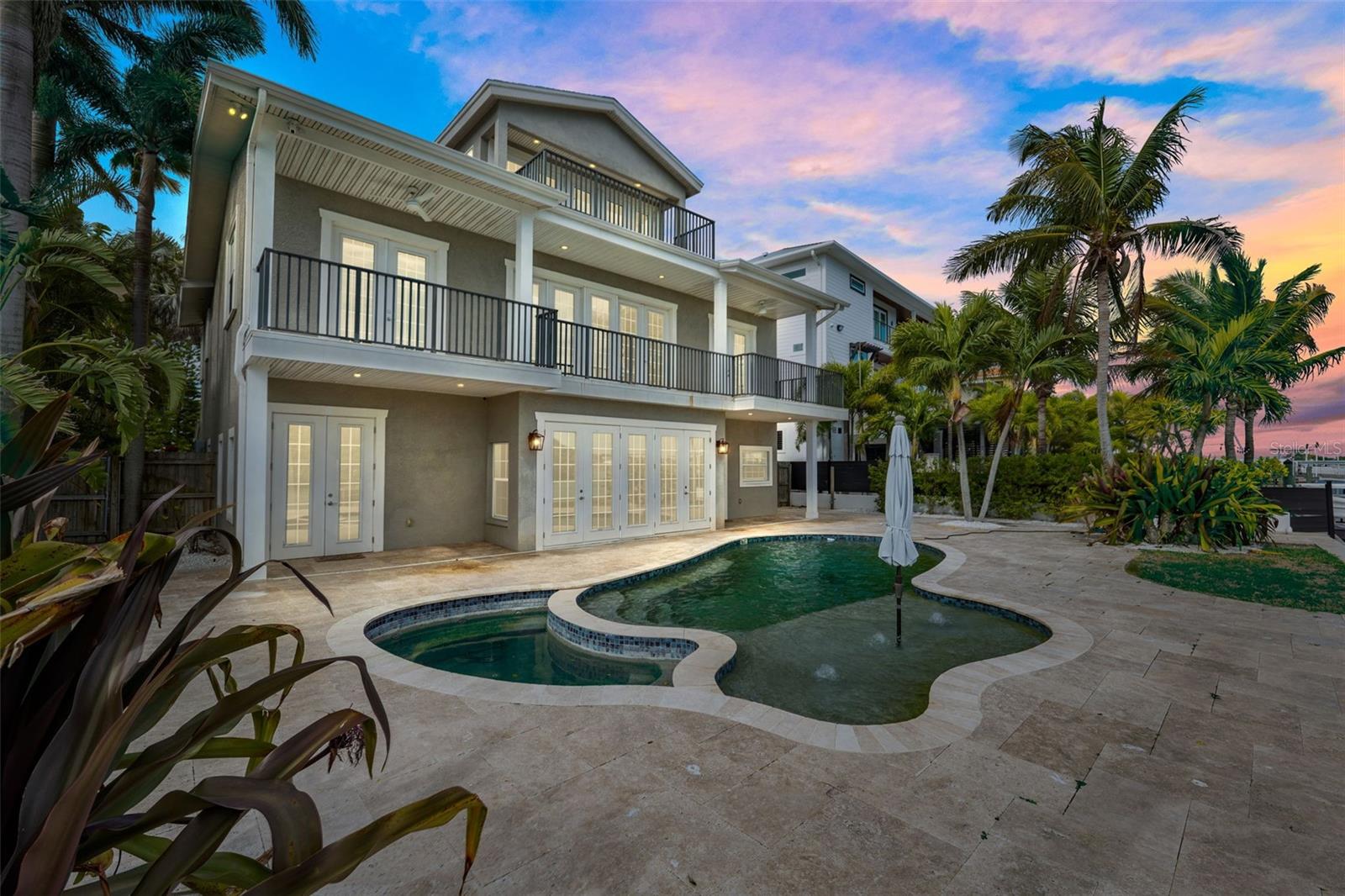 803 HARBOR DRIVE