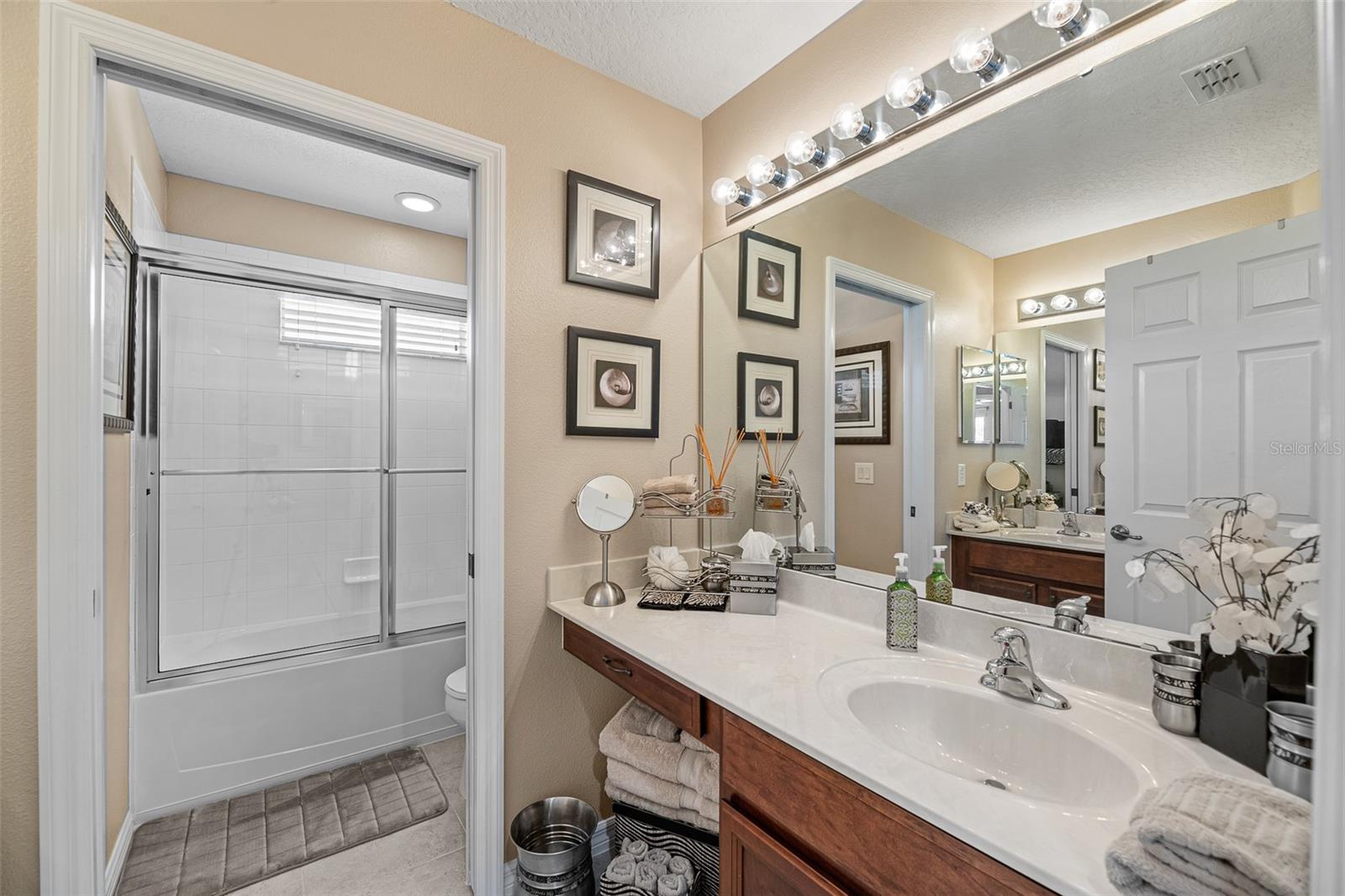 NEWBURY PARK - Residential Lease