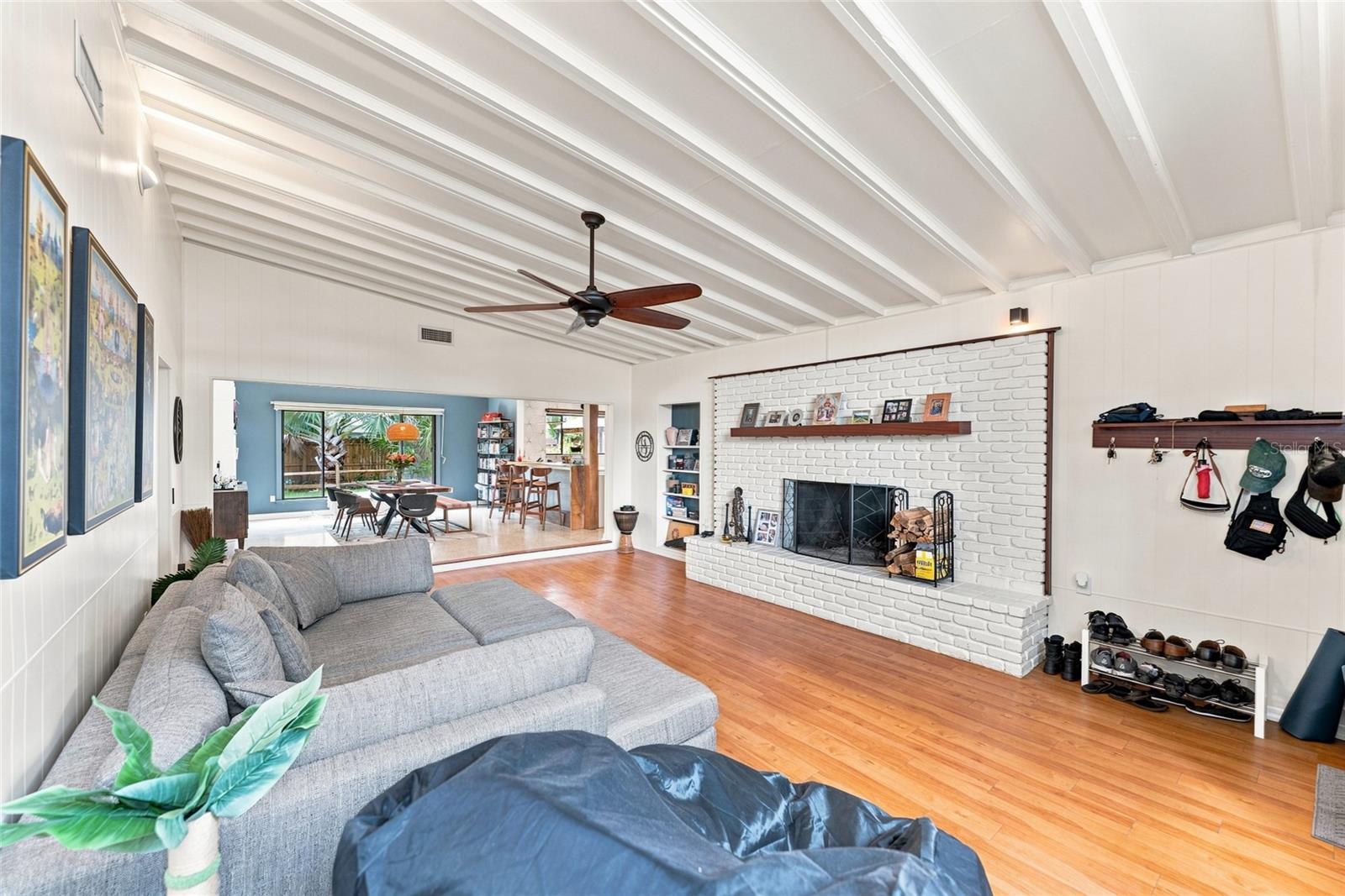 809 E RIVER DRIVE