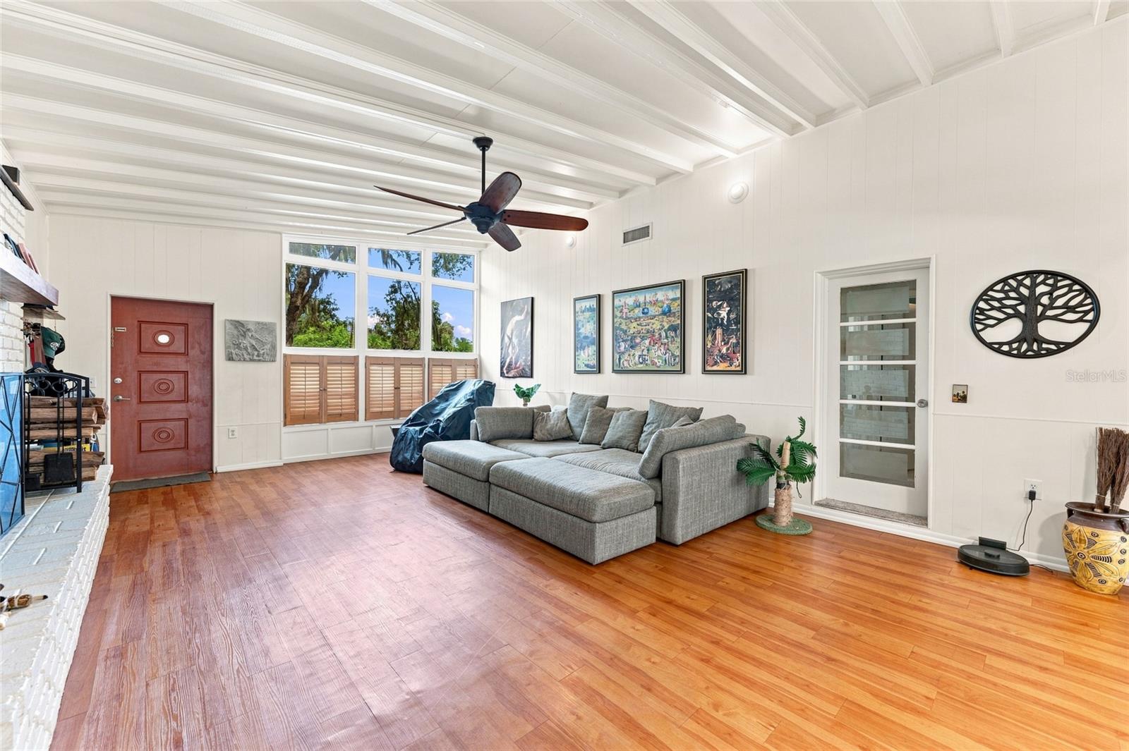 809 E RIVER DRIVE