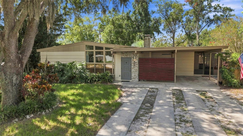 Photo of 809 E River Drive, Temple Terrace, FL 33617 (MLS # TB8539835)