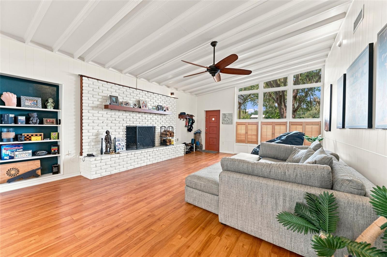 809 E RIVER DRIVE