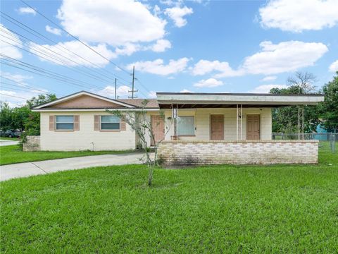 A home in LAKELAND