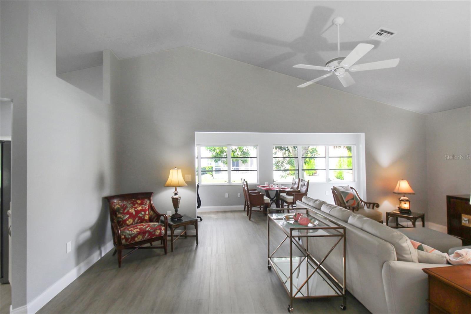 PALM VILLAS - Residential Lease