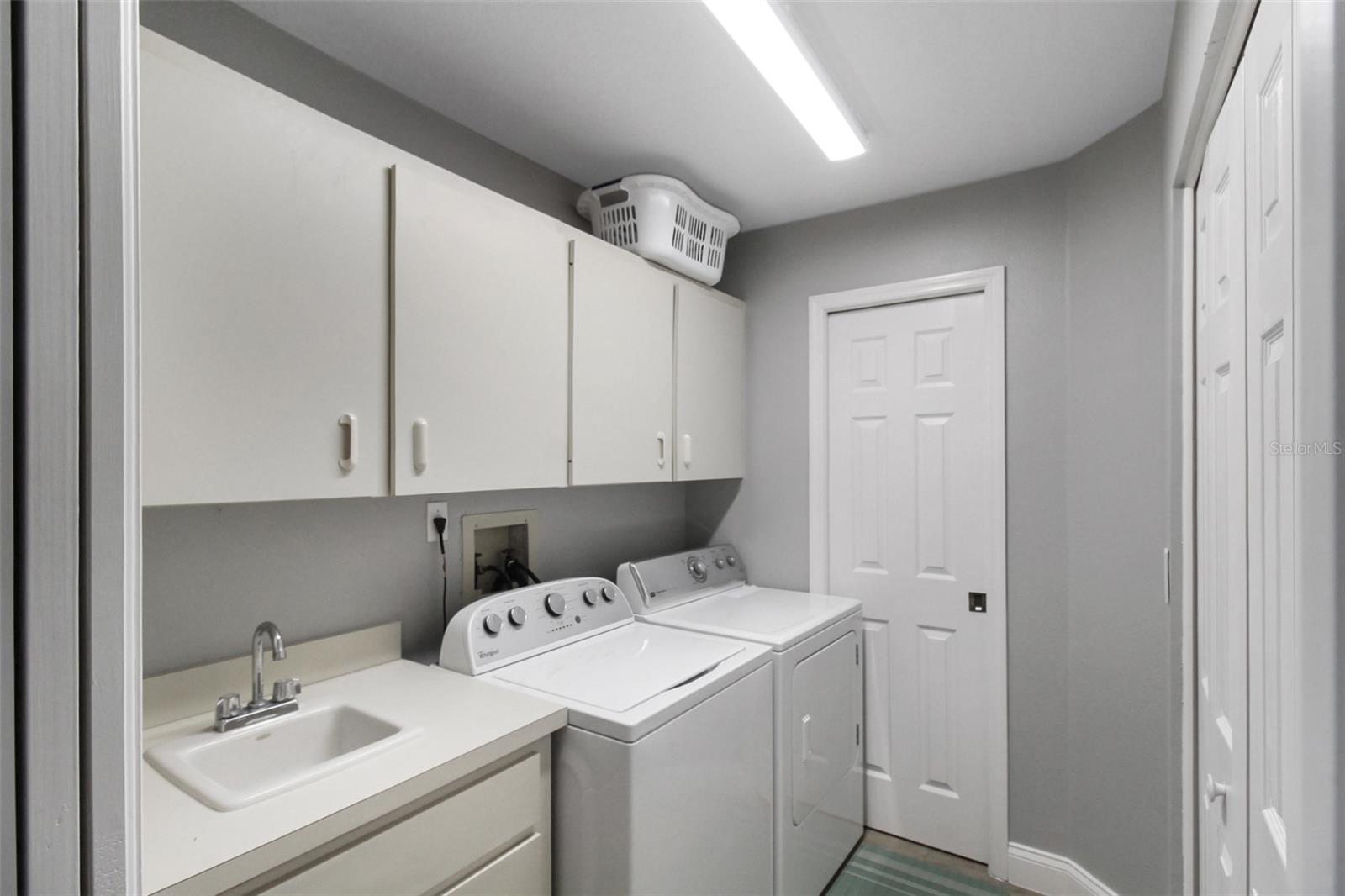PALM VILLAS - Residential Lease