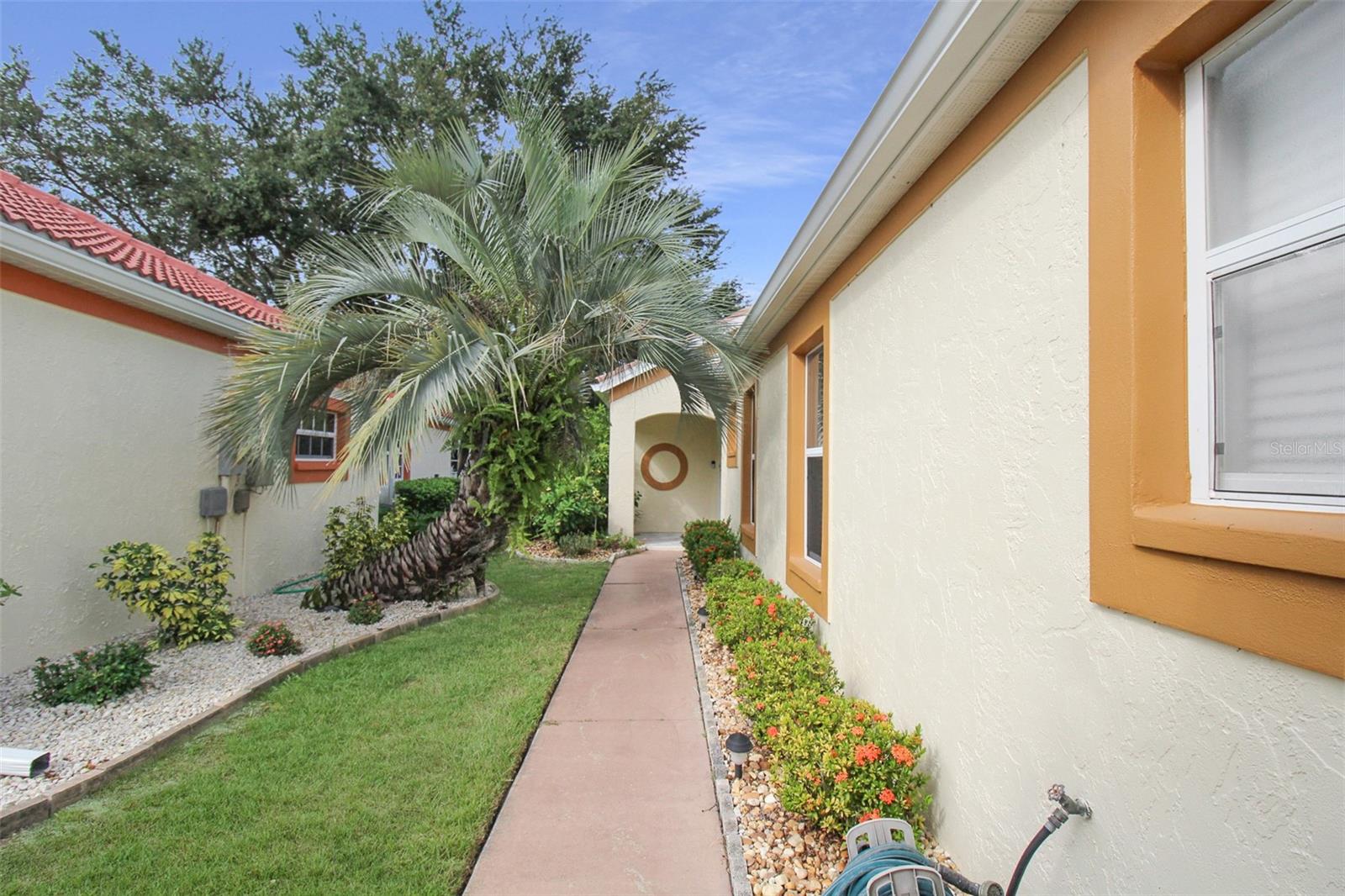 PALM VILLAS - Residential Lease