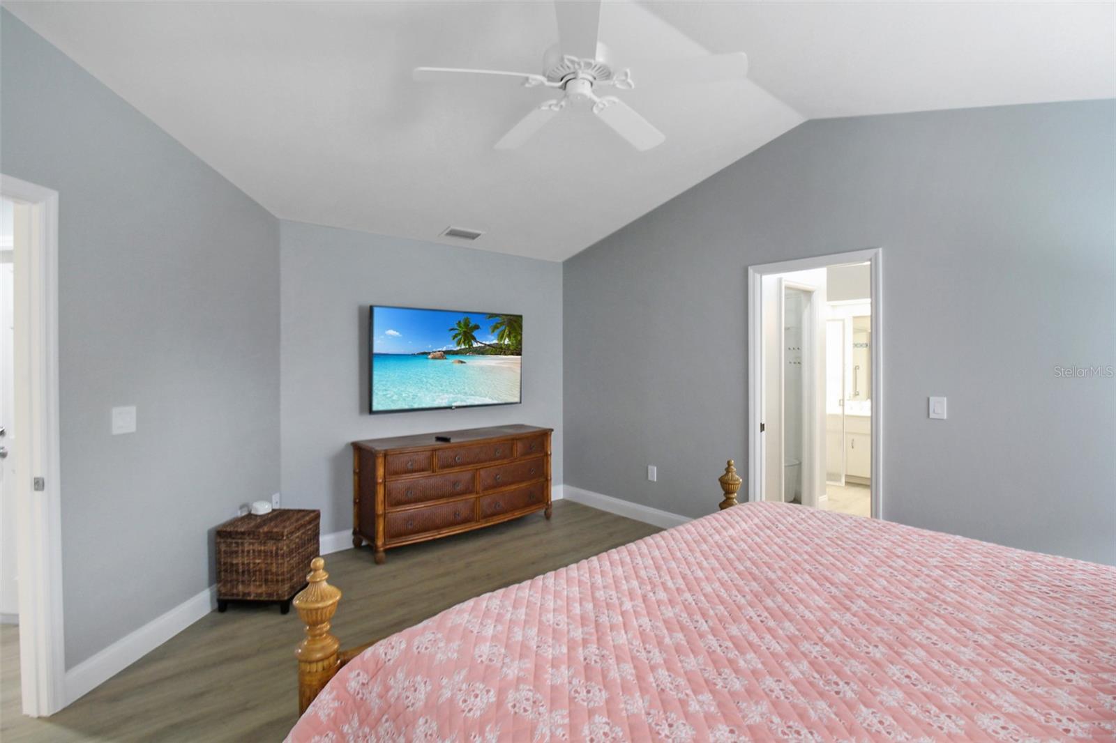 PALM VILLAS - Residential Lease