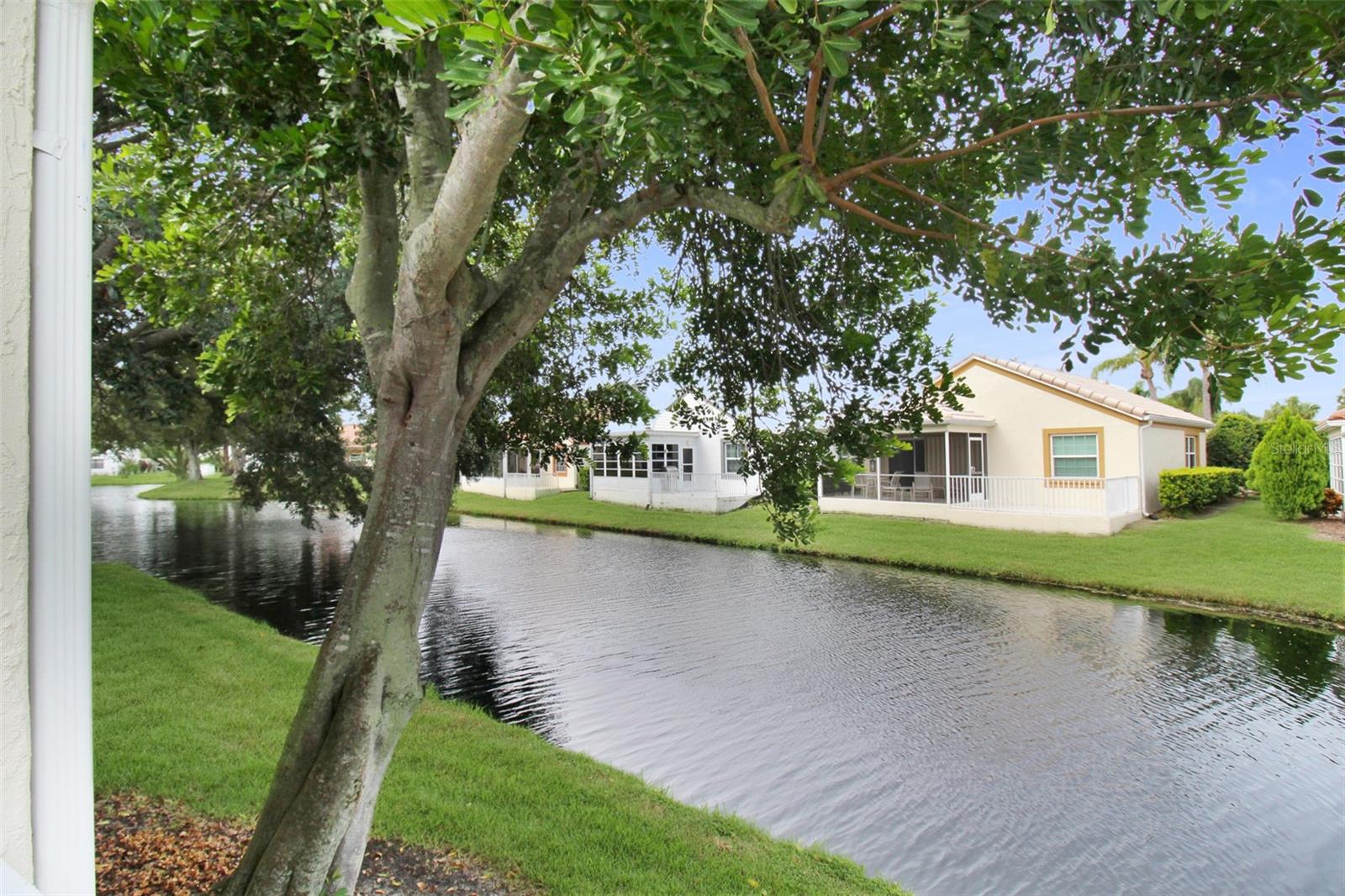 PALM VILLAS - Residential Lease