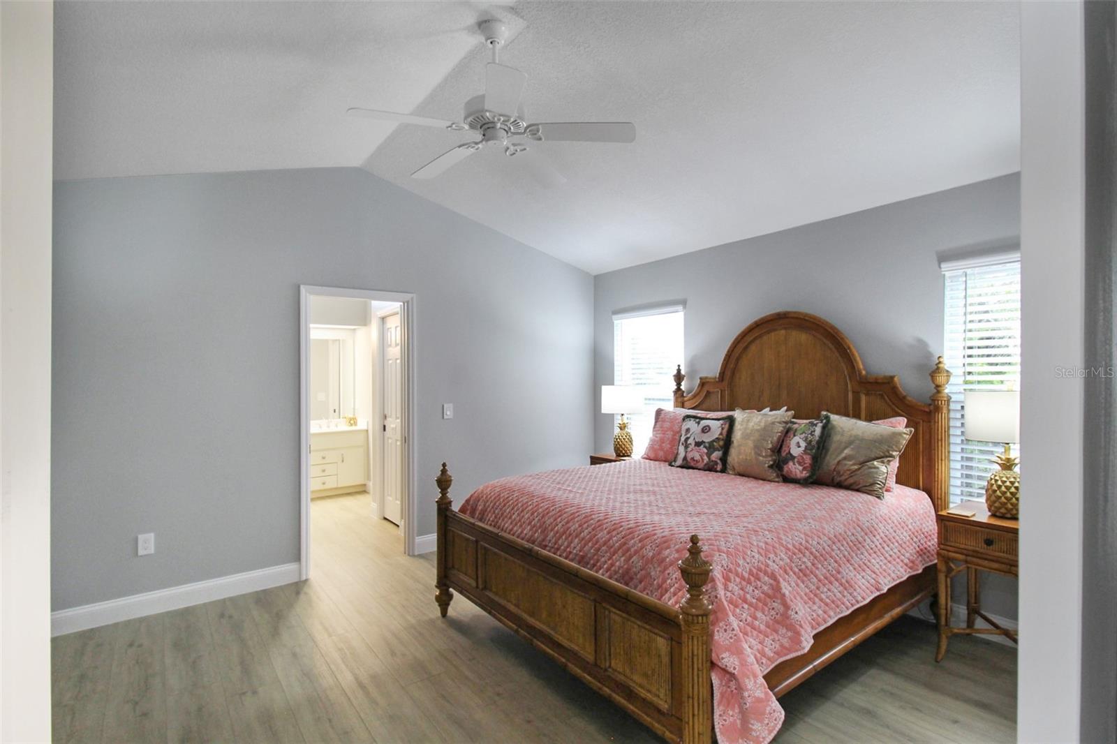 PALM VILLAS - Residential Lease