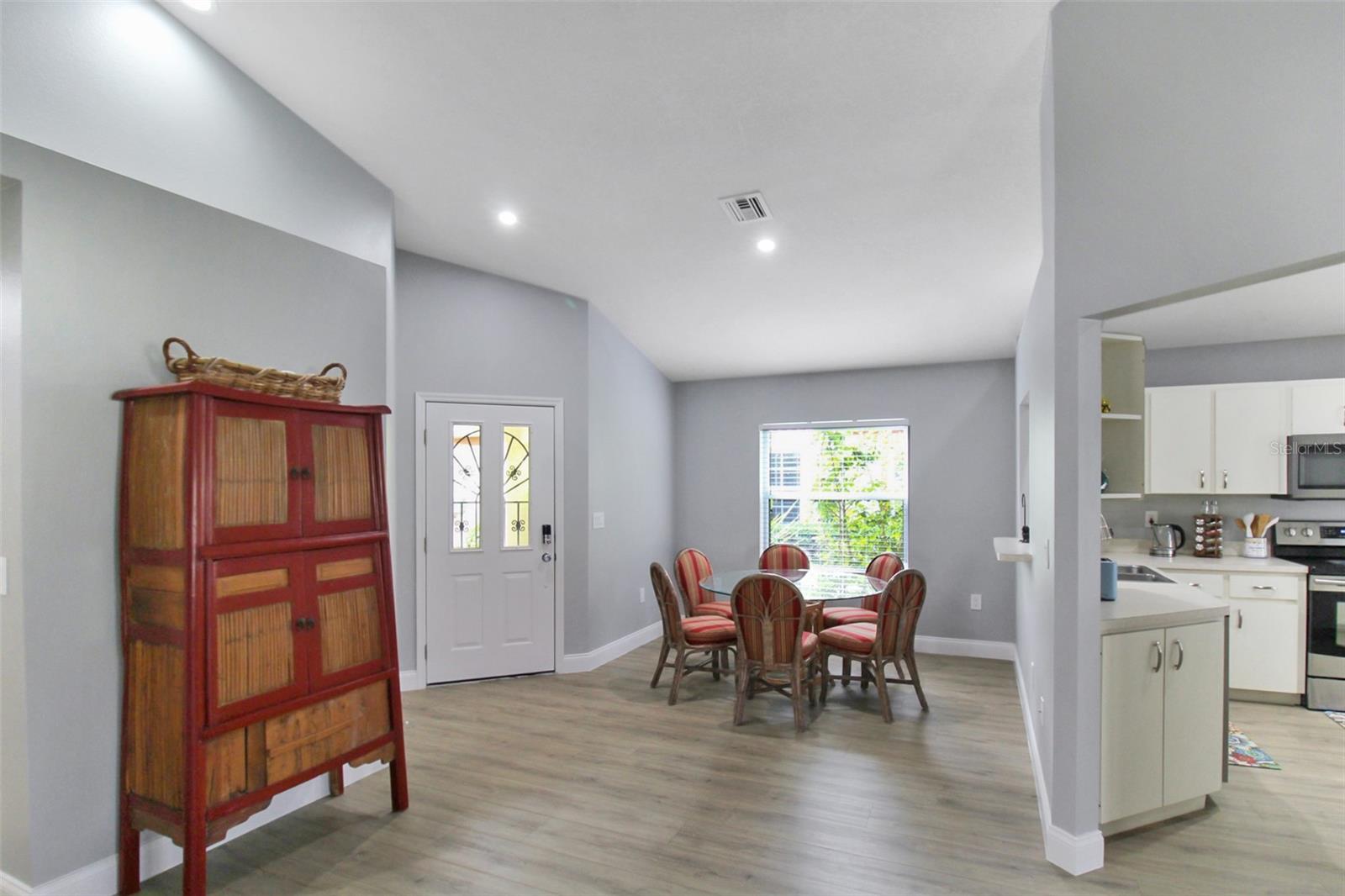 PALM VILLAS - Residential Lease