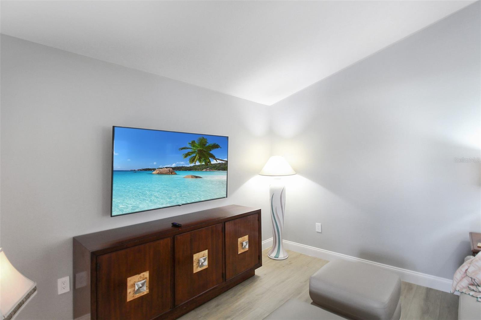 PALM VILLAS - Residential Lease