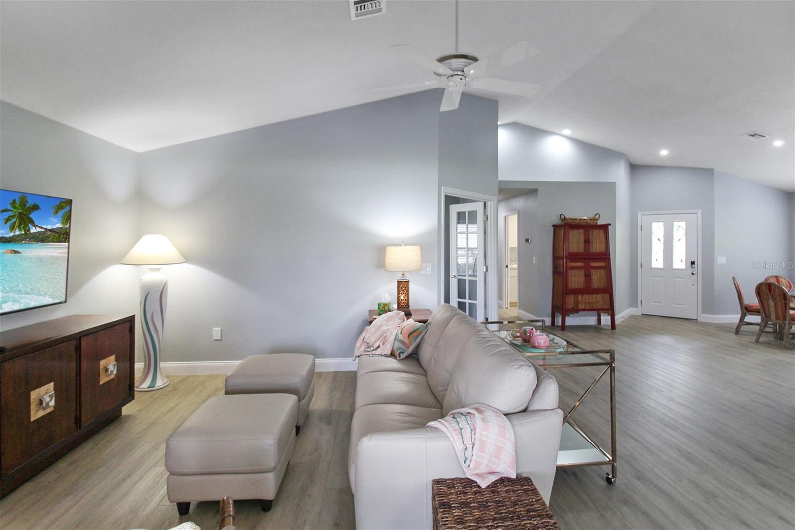 PALM VILLAS - Residential Lease