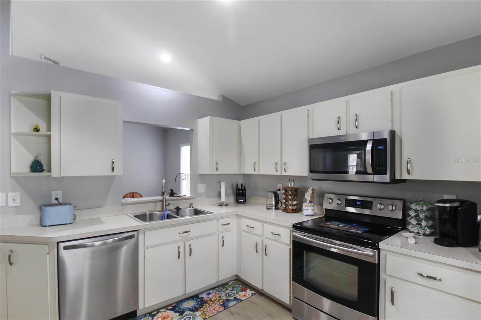 PALM VILLAS - Residential Lease