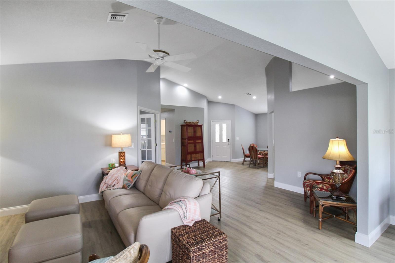 PALM VILLAS - Residential Lease