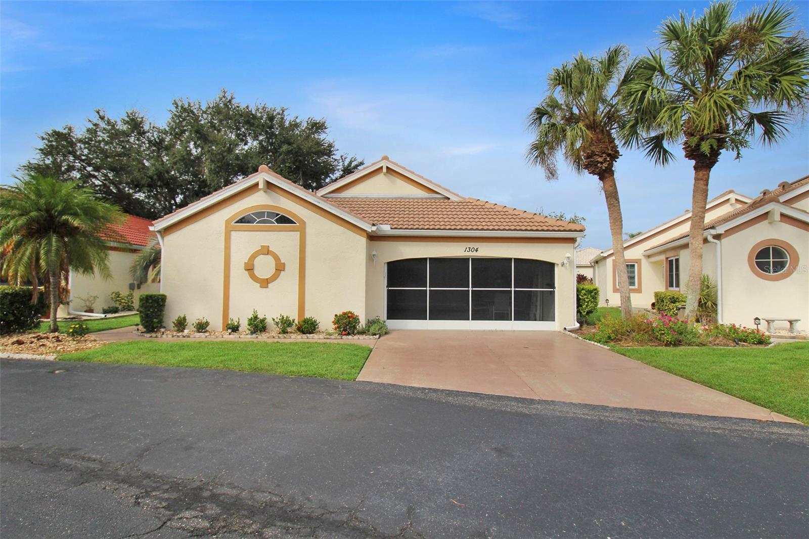 PALM VILLAS - Residential Lease